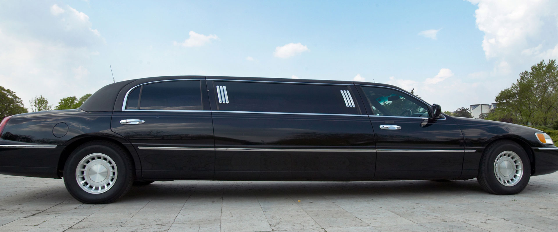 18-seater luxury limo bus