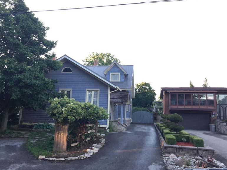 blue-cedar-century-vacation-home-niagara-falls.jpg