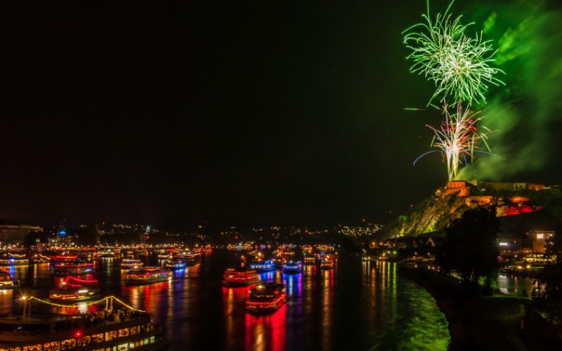 experience-ottawa-small-group-night-tour-with-river-cruise-and-light-show-800x500-1690442420.jpg