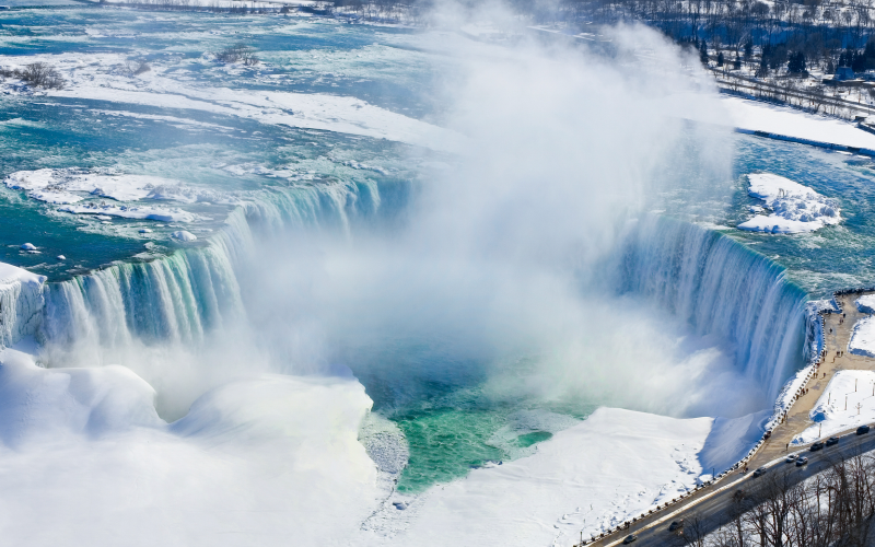 explore-niagara-falls-above-and-behind-small-group-tour-800x500-1750365757.jpg