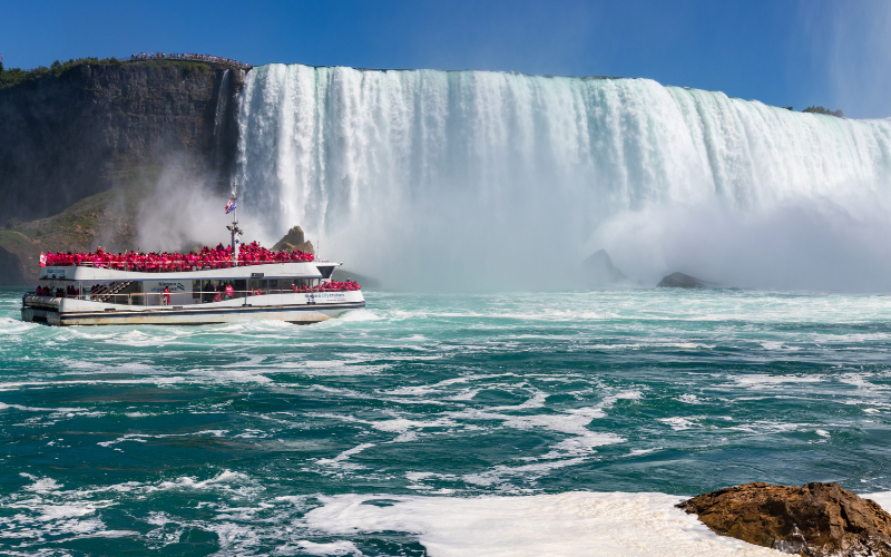 feel-the-mist-small-group-walking-tour-of-niagara-falls-800x500-1750366381.jpg