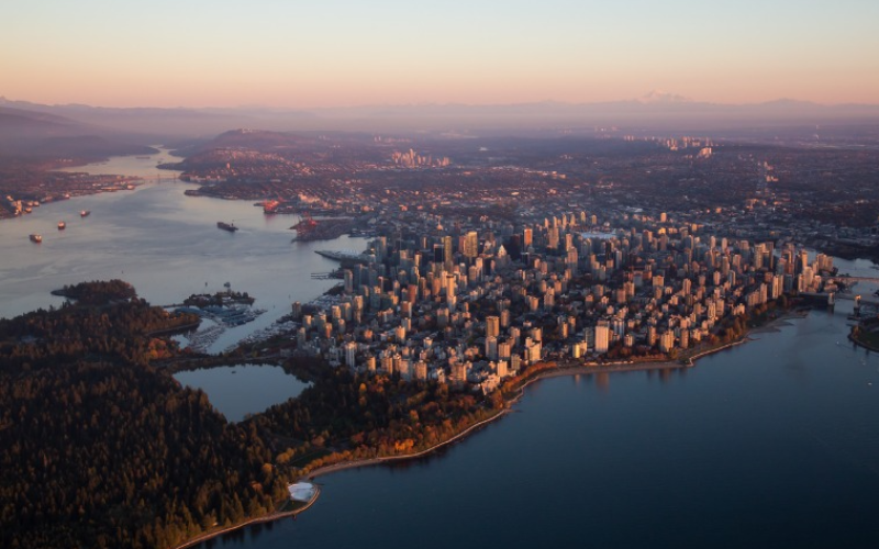 visit-vancouver-lookout-for-panoramic-view-of-the-city-800x500-1697075018.jpg